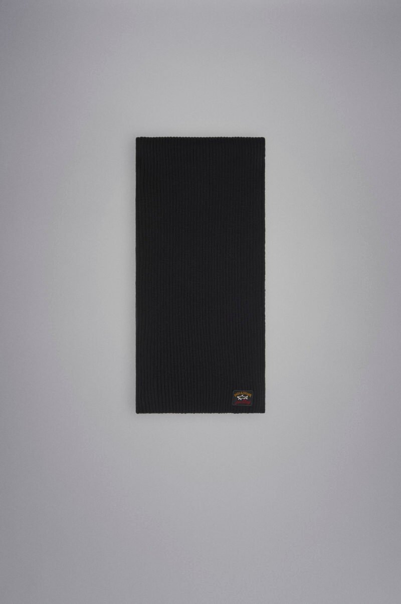 Wool scarf with iconic badge